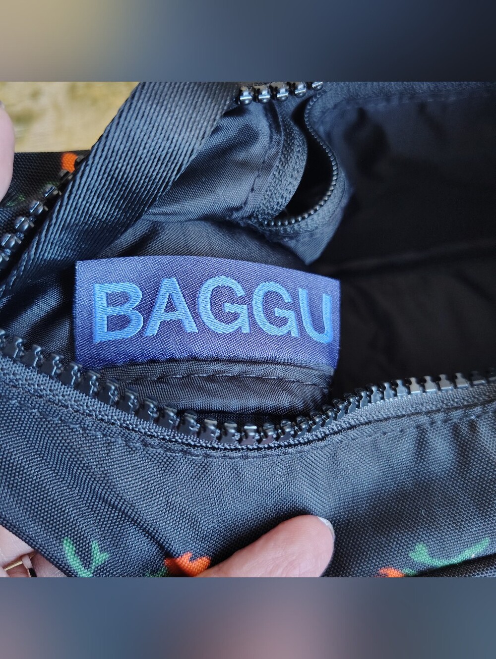 SOLD Baggu Cargo Shoulder Bag in “Painted Wildflower” Recycled Nylon Black Mini - Picture 5 of 7
